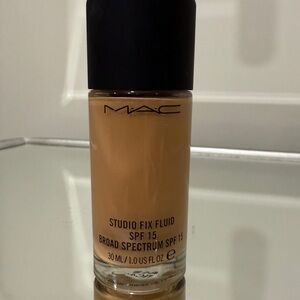 MAC studio fix foundation NC40
